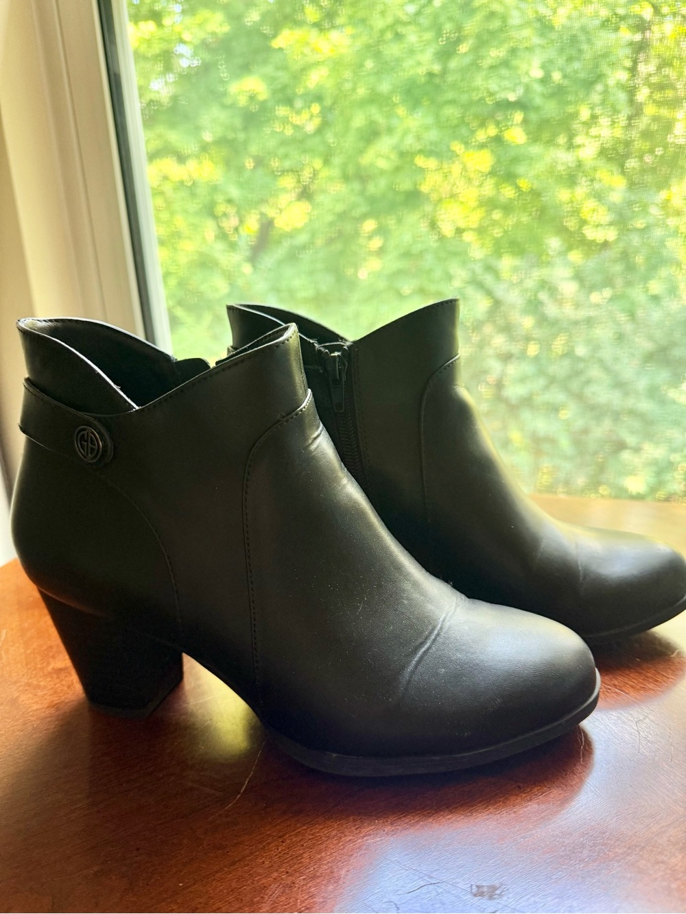 Giani Bernini Coffee Brown Ankle Booties with Side Zip